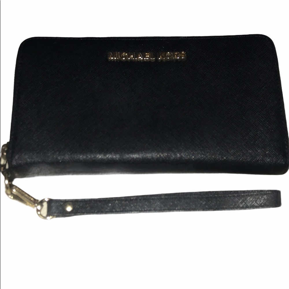 💥EUC Michael Kors black wristlet